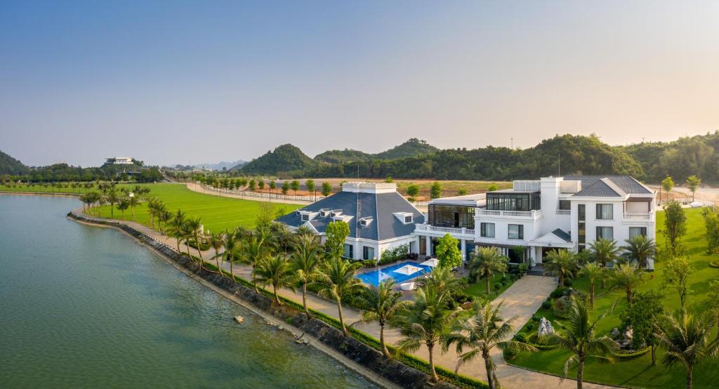 The Five Villa & Resort Ninh Bình